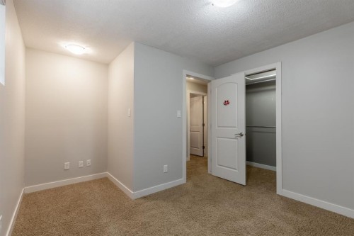 525 Edinburgh Road West, Lethbridge, AB - Indoor Photo Showing Other Room