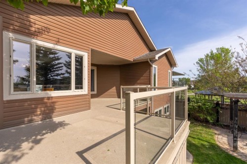 525 Edinburgh Road West, Lethbridge, AB - Outdoor With Deck Patio Veranda With Exterior