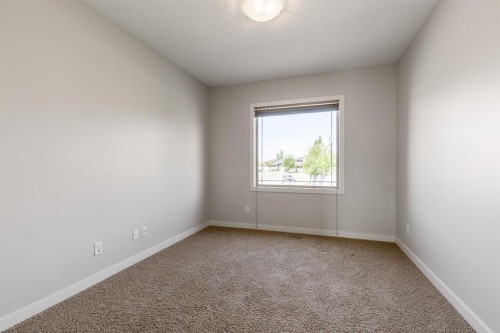 525 Edinburgh Road West, Lethbridge, AB - Indoor Photo Showing Other Room