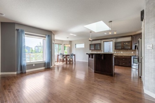 525 Edinburgh Road West, Lethbridge, AB - Indoor Photo Showing Kitchen