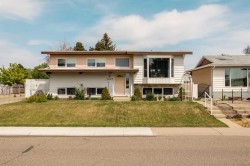2009 17 Street NORTHLethbridge, AB T1H 4W8