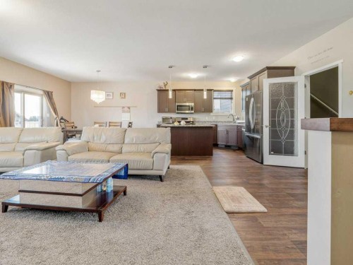 757 28 Street, Fort Macleod, AB - Indoor Photo Showing Living Room