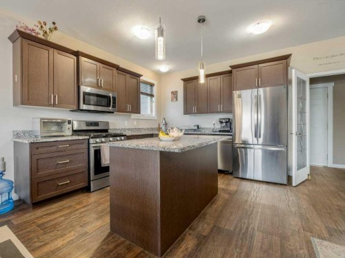 757 28 Street, Fort Macleod, AB - Indoor Photo Showing Kitchen With Stainless Steel Kitchen With Upgraded Kitchen