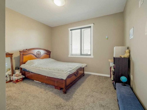 757 28 Street, Fort Macleod, AB - Indoor Photo Showing Bedroom