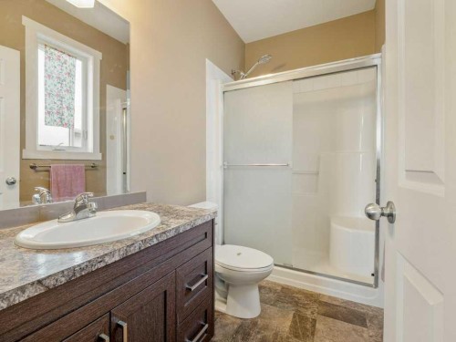 757 28 Street, Fort Macleod, AB - Indoor Photo Showing Bathroom