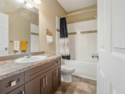 757 28 Street, Fort Macleod, AB - Indoor Photo Showing Bathroom