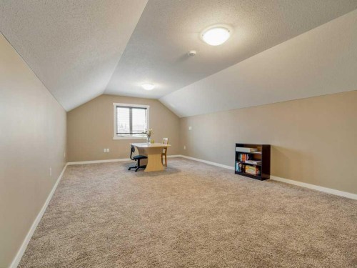 757 28 Street, Fort Macleod, AB - Indoor Photo Showing Other Room