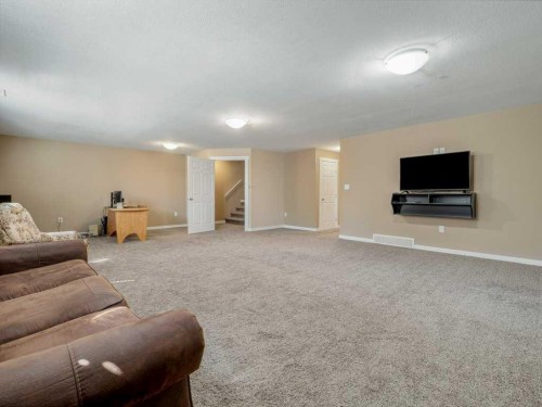 757 28 Street, Fort Macleod, AB - Indoor Photo Showing Living Room