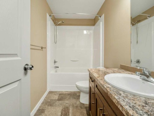 757 28 Street, Fort Macleod, AB - Indoor Photo Showing Bathroom