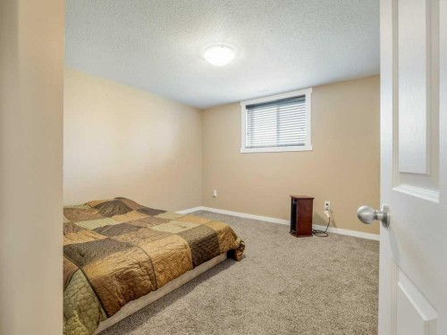 757 28 Street, Fort Macleod, AB - Indoor Photo Showing Bedroom