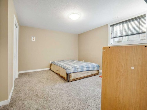 757 28 Street, Fort Macleod, AB - Indoor Photo Showing Bedroom