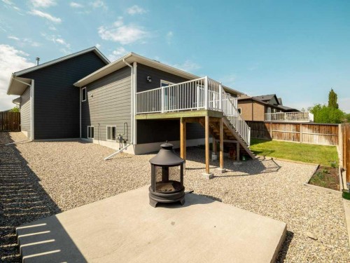 757 28 Street, Fort Macleod, AB - Outdoor With Exterior