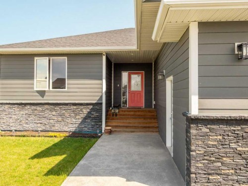 757 28 Street, Fort Macleod, AB - Outdoor With Exterior