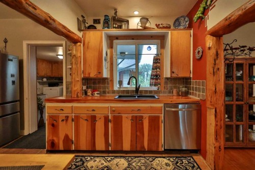 405 3 Avenue West, Cardston, AB 