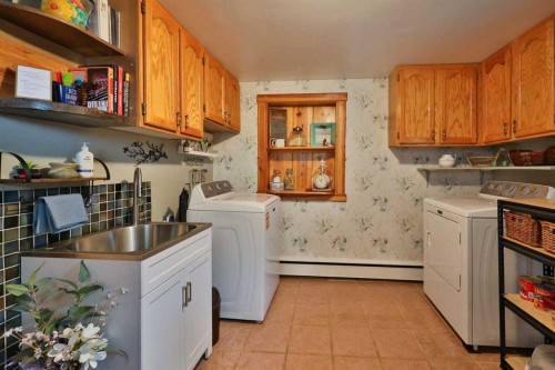405 3 Avenue West, Cardston, AB 