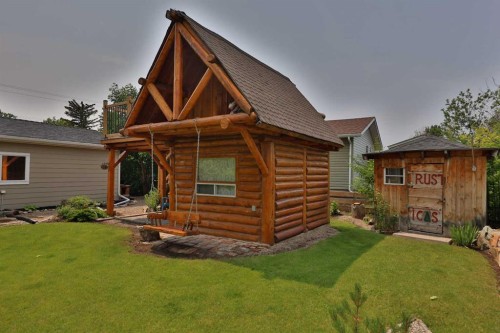 405 3 Avenue West, Cardston, AB 