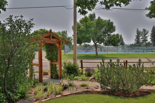 405 3 Avenue West, Cardston, AB 