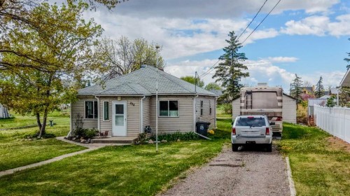 254 N 200 W, Raymond, AB - Outdoor