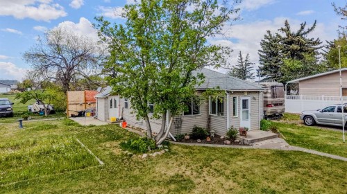 254 N 200 W, Raymond, AB - Outdoor