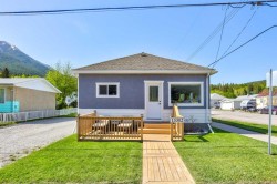 13302 17 Avenue Blairmore, AB T0K 0E0