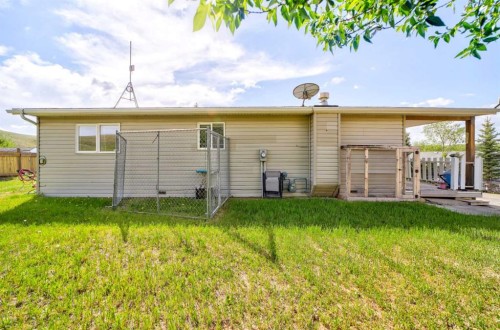 93 4 Avenue, Rural Pincher Creek No. 9, M.D. Of, AB 
