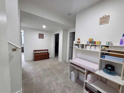 718 3 Avenue North, Vauxhall, AB - Indoor