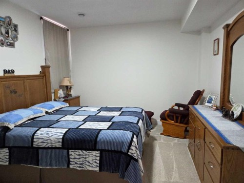 718 3 Avenue North, Vauxhall, AB - Indoor Photo Showing Bedroom