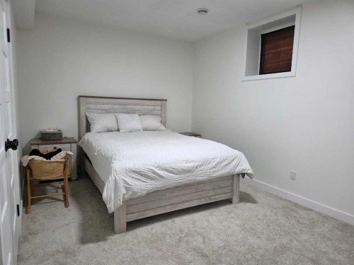 718 3 Avenue North, Vauxhall, AB - Indoor Photo Showing Bedroom