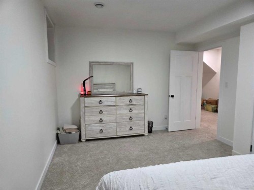 718 3 Avenue North, Vauxhall, AB - Indoor Photo Showing Bedroom