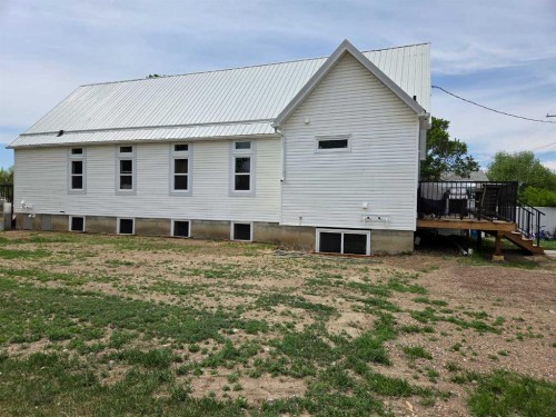 718 3 Avenue North, Vauxhall, AB - Outdoor With Exterior
