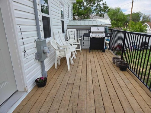 718 3 Avenue North, Vauxhall, AB - Outdoor With Deck Patio Veranda With Exterior