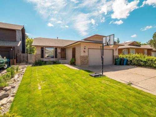 51 Wildwood Crescent WEST Lethbridge, AB T1K 6C8