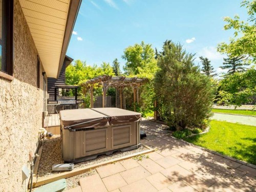 51 Wildwood Crescent West, Lethbridge, AB 