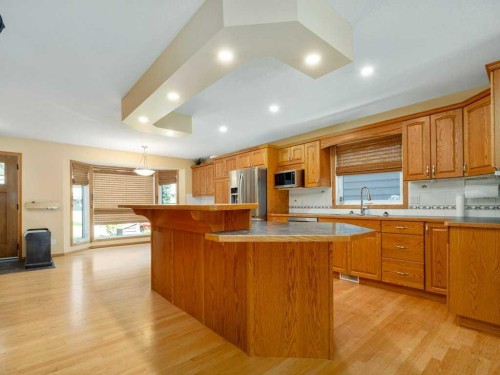 51 Wildwood Crescent West, Lethbridge, AB 