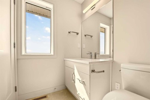 630 Miners Chase West, Lethbridge, AB - Indoor Photo Showing Bathroom