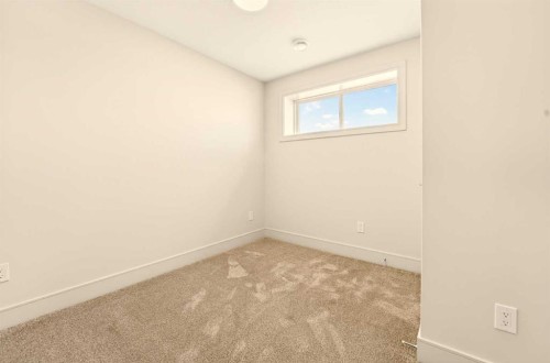 630 Miners Chase West, Lethbridge, AB - Indoor Photo Showing Other Room