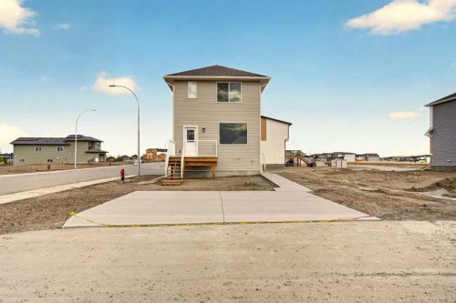 630 Miners Chase West, Lethbridge, AB - Outdoor