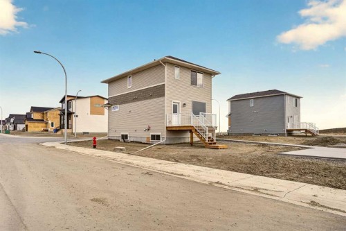 630 Miners Chase West, Lethbridge, AB - Outdoor