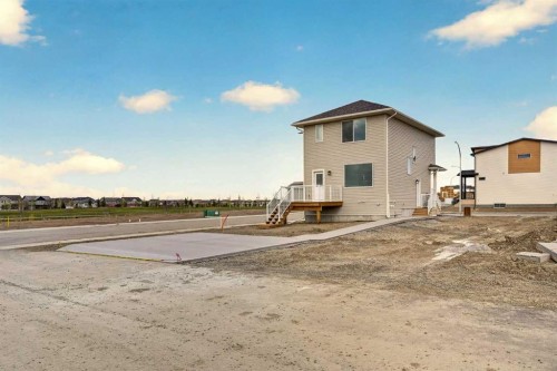 630 Miners Chase West, Lethbridge, AB - Outdoor