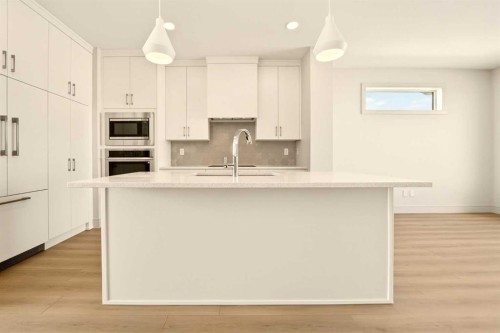 630 Miners Chase West, Lethbridge, AB - Indoor Photo Showing Kitchen With Upgraded Kitchen