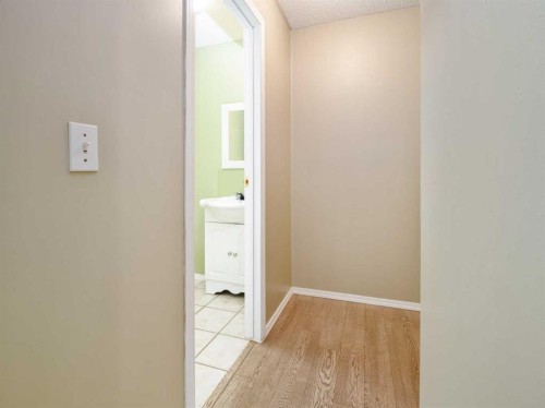 1-269 Laval Boulevard West, Lethbridge, AB - Indoor Photo Showing Other Room