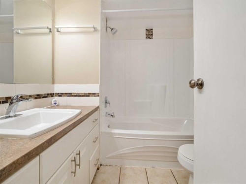 1-269 Laval Boulevard West, Lethbridge, AB - Indoor Photo Showing Bathroom