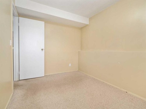 1-269 Laval Boulevard West, Lethbridge, AB - Indoor Photo Showing Other Room