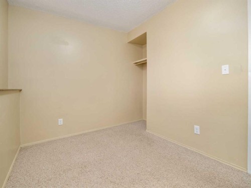 1-269 Laval Boulevard West, Lethbridge, AB - Indoor Photo Showing Other Room