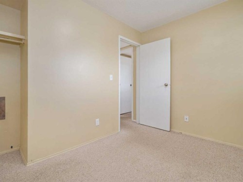 1-269 Laval Boulevard West, Lethbridge, AB - Indoor Photo Showing Other Room