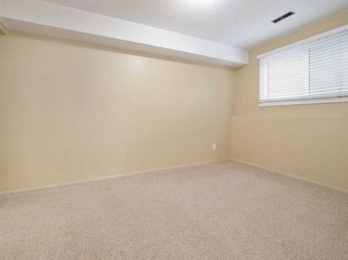 1-269 Laval Boulevard West, Lethbridge, AB - Indoor Photo Showing Other Room