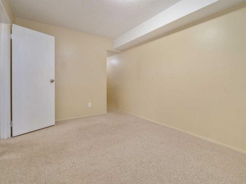 1-269 Laval Boulevard West, Lethbridge, AB - Indoor Photo Showing Other Room