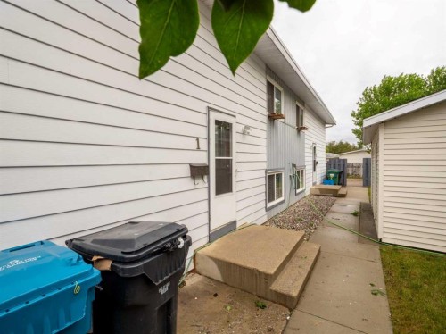 1-269 Laval Boulevard West, Lethbridge, AB - Outdoor With Exterior