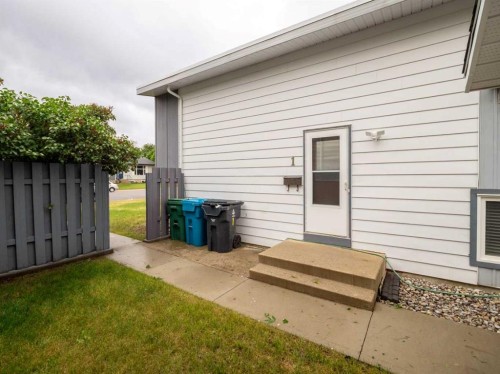 1-269 Laval Boulevard West, Lethbridge, AB - Outdoor With Exterior