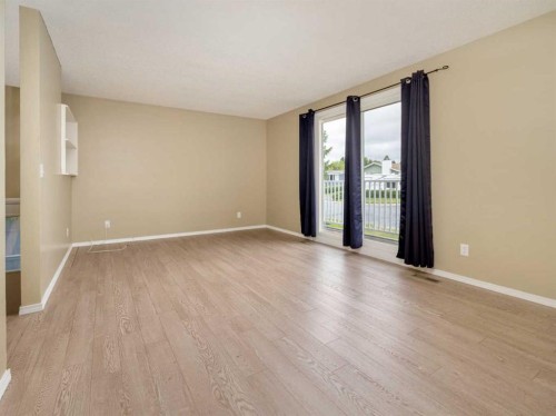 1-269 Laval Boulevard West, Lethbridge, AB - Indoor Photo Showing Other Room
